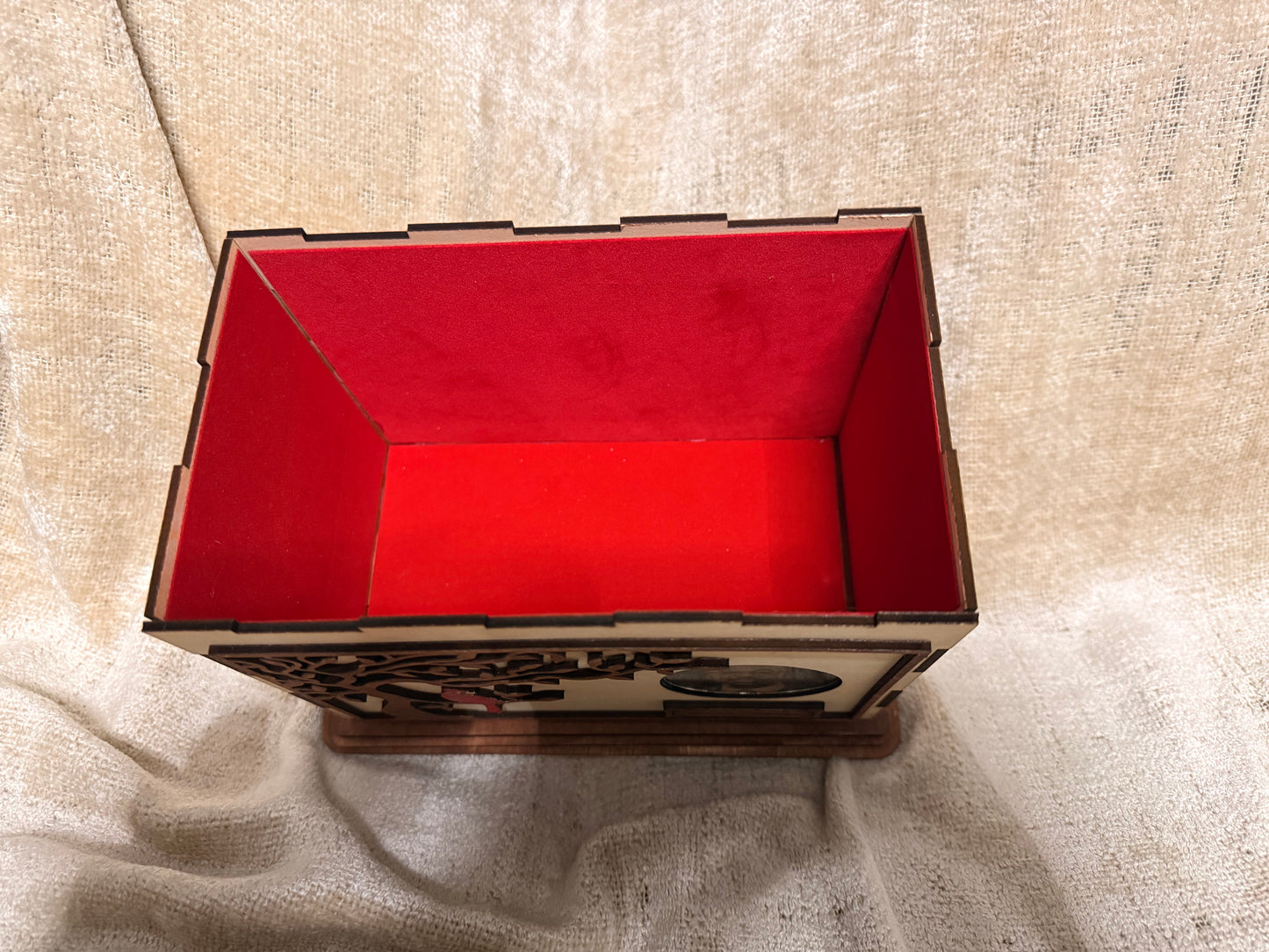 Reflection Collection – Cardinal Remembrance Chest